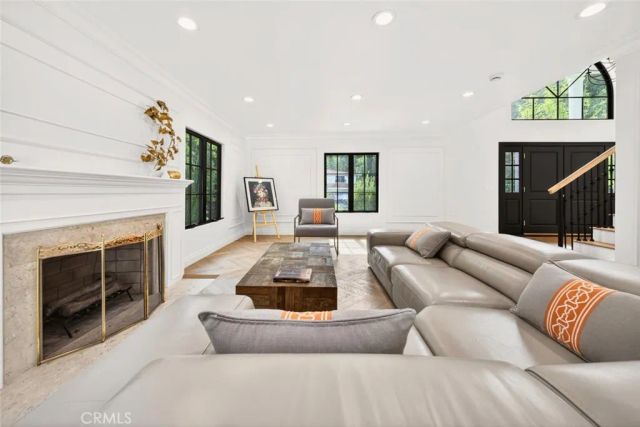 16717 Encino Hills Drive, Encino, CA 91436