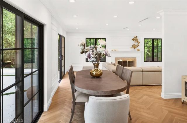 16717 Encino Hills Drive, Encino, CA 91436