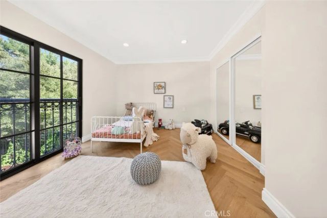 16717 Encino Hills Drive, Encino, CA 91436