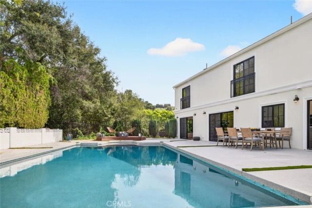 16717 Encino Hills Drive, Encino, CA 91436