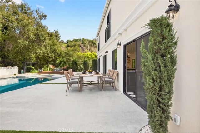 16717 Encino Hills Drive, Encino, CA 91436