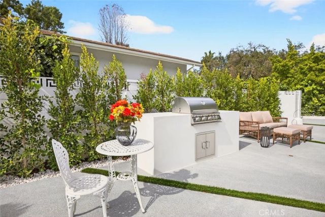 16717 Encino Hills Drive, Encino, CA 91436