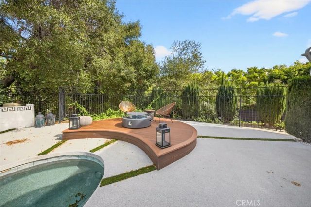 16717 Encino Hills Drive, Encino, CA 91436