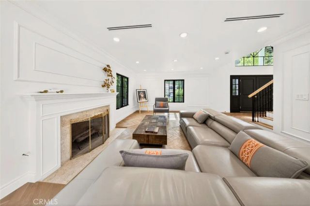 16717 Encino Hills Drive, Encino, CA 91436