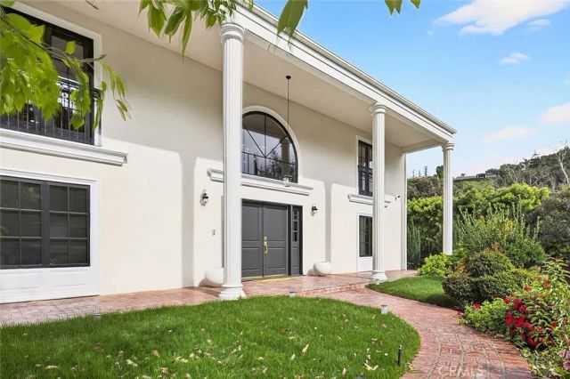 16717 Encino Hills Drive, Encino, CA 91436