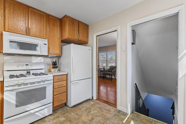 1988 Memory Lane, North Saint Paul, MN 55109