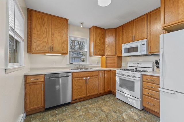 1988 Memory Lane, North Saint Paul, MN 55109