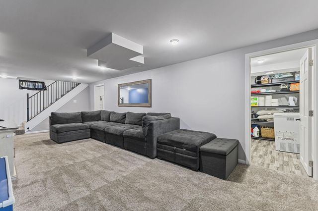 1988 Memory Lane, North Saint Paul, MN 55109
