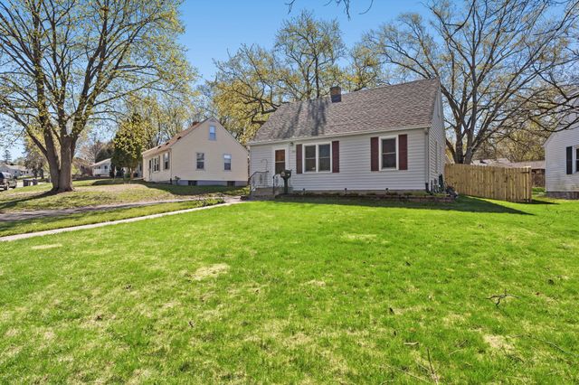 1988 Memory Lane, North Saint Paul, MN 55109