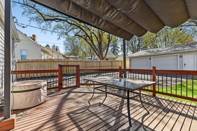 1988 Memory Lane, North Saint Paul, MN 55109