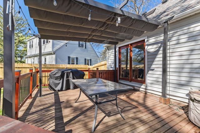 1988 Memory Lane, North Saint Paul, MN 55109