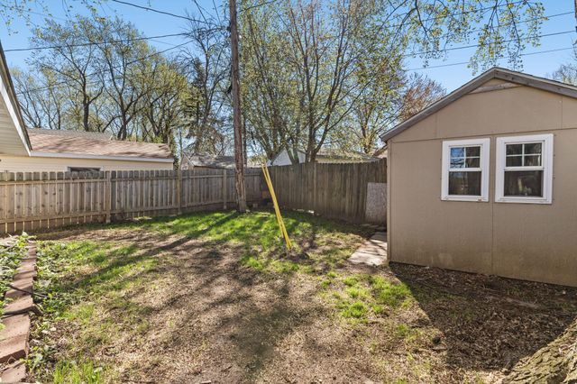 1988 Memory Lane, North Saint Paul, MN 55109
