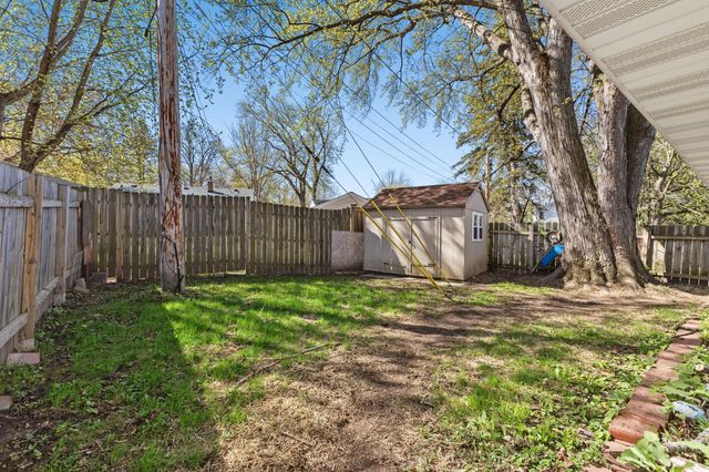 1988 Memory Lane, North Saint Paul, MN 55109