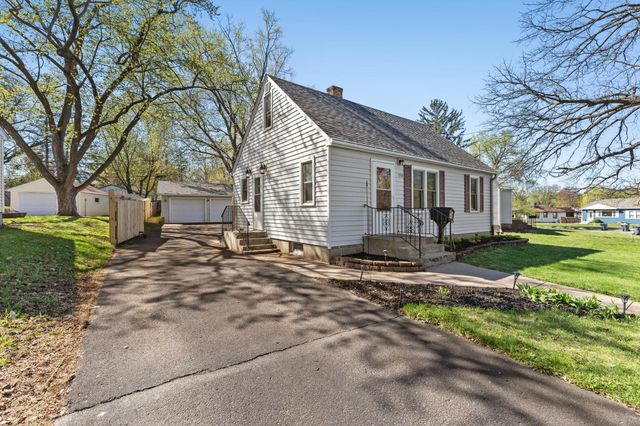 1988 Memory Lane, North Saint Paul, MN 55109