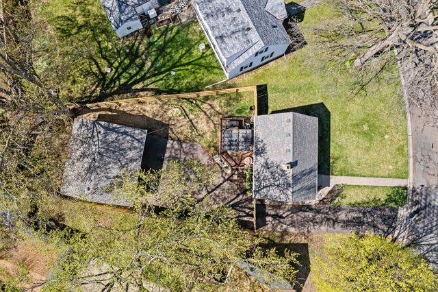 1988 Memory Lane, North Saint Paul, MN 55109