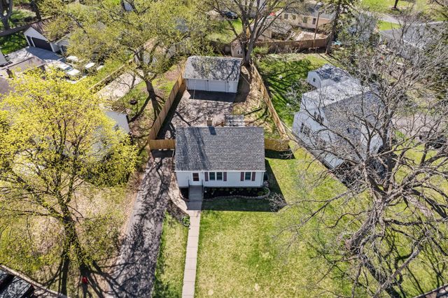 1988 Memory Lane, North Saint Paul, MN 55109