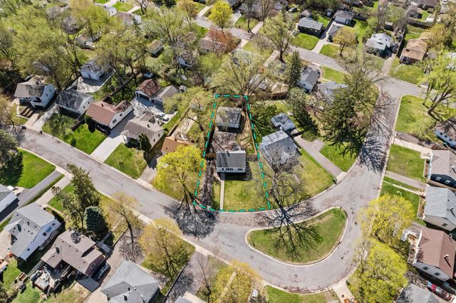 1988 Memory Lane, North Saint Paul, MN 55109