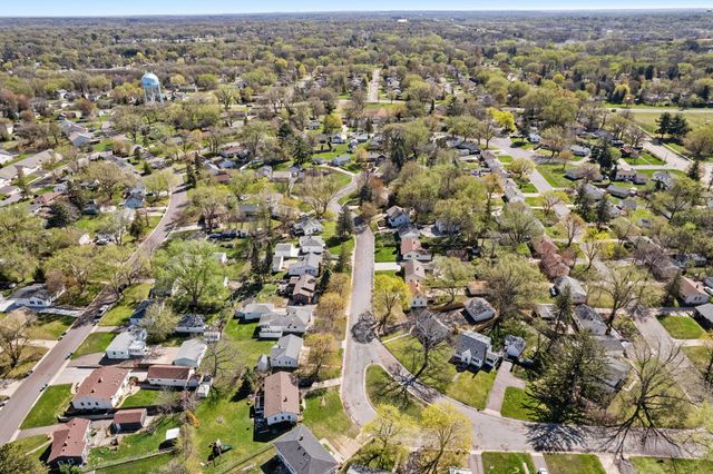 1988 Memory Lane, North Saint Paul, MN 55109