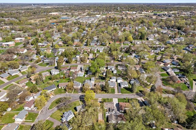 1988 Memory Lane, North Saint Paul, MN 55109