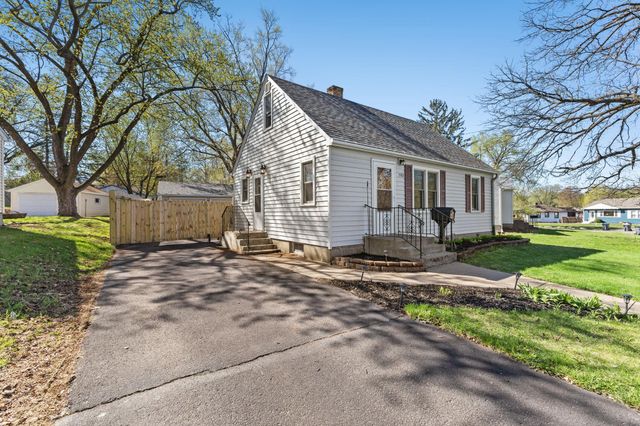 1988 Memory Lane, North Saint Paul, MN 55109