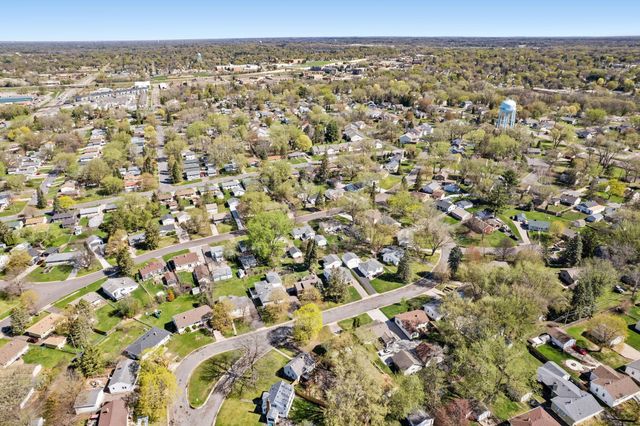 1988 Memory Lane, North Saint Paul, MN 55109