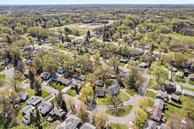 1988 Memory Lane, North Saint Paul, MN 55109