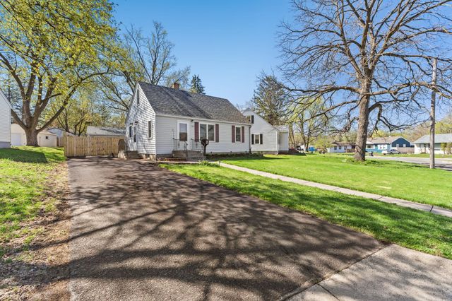 1988 Memory Lane, North Saint Paul, MN 55109