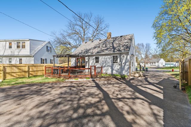1988 Memory Lane, North Saint Paul, MN 55109