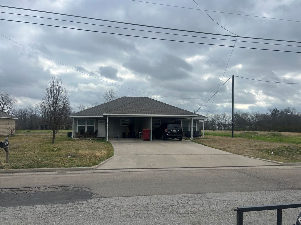 1608-1610 Albert Broadfoot Street, Bonham, TX 75418