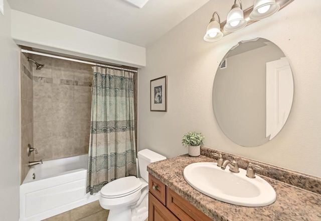 533 Majestic View LANE, Oconomowoc, WI 53066