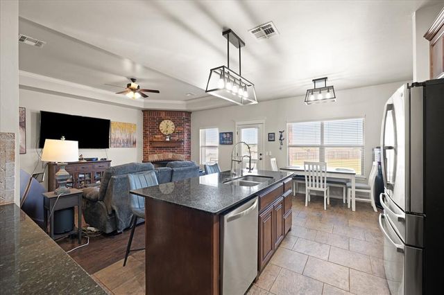 1560 Saddlecloth Trail, Guthrie, OK 73044