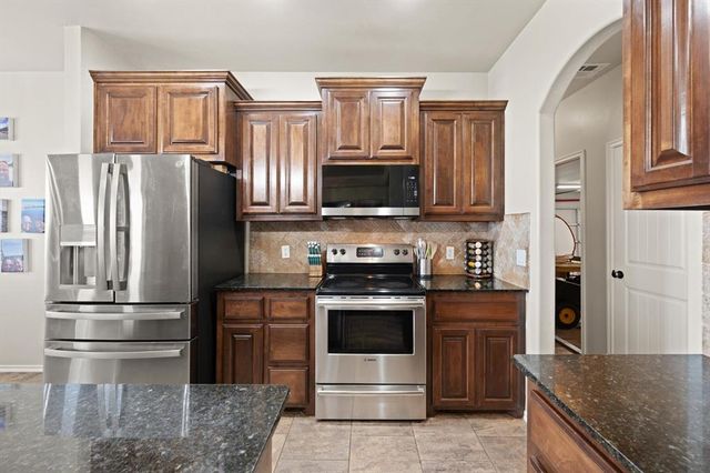 1560 Saddlecloth Trail, Guthrie, OK 73044