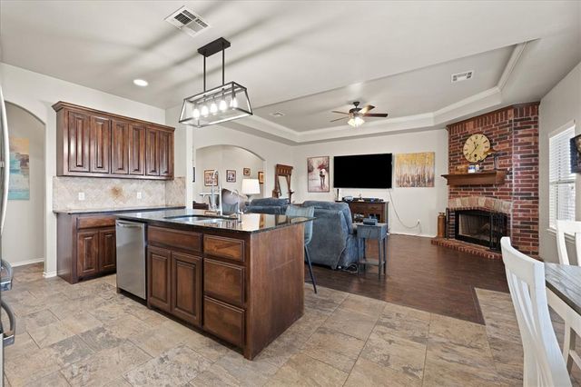 1560 Saddlecloth Trail, Guthrie, OK 73044