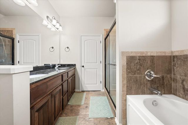 1560 Saddlecloth Trail, Guthrie, OK 73044