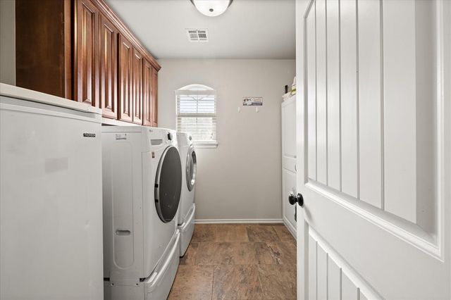 1560 Saddlecloth Trail, Guthrie, OK 73044