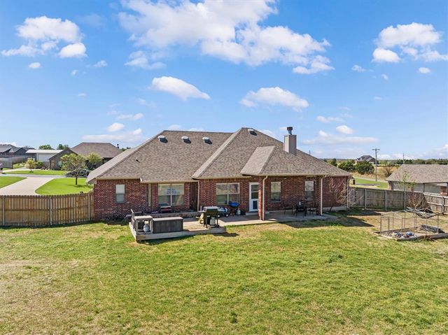 1560 Saddlecloth Trail, Guthrie, OK 73044