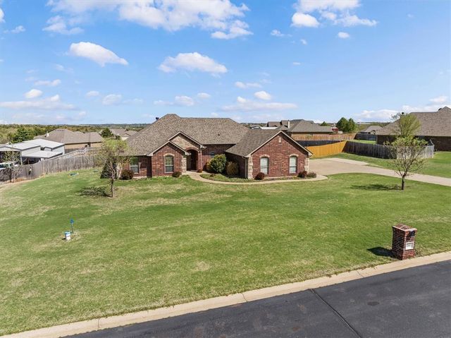1560 Saddlecloth Trail, Guthrie, OK 73044