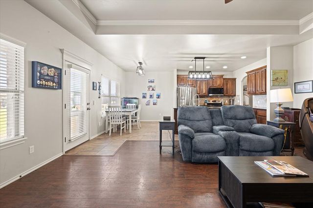 1560 Saddlecloth Trail, Guthrie, OK 73044