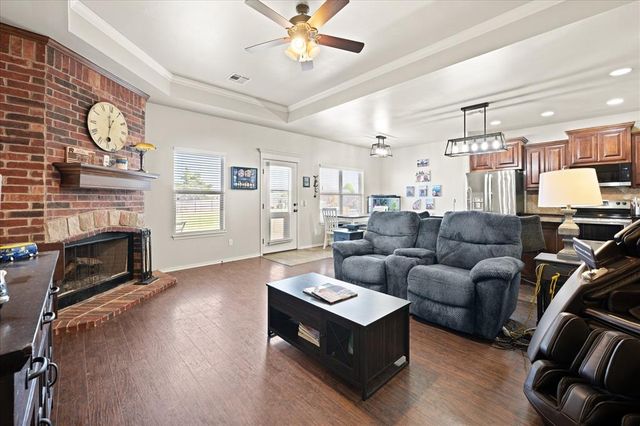 1560 Saddlecloth Trail, Guthrie, OK 73044