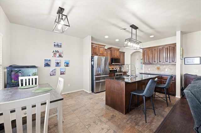 1560 Saddlecloth Trail, Guthrie, OK 73044