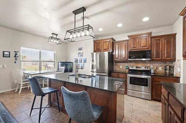 1560 Saddlecloth Trail, Guthrie, OK 73044