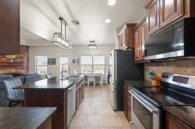 1560 Saddlecloth Trail, Guthrie, OK 73044