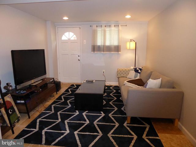 323 S ADAMS ST, Arlington, VA 22204