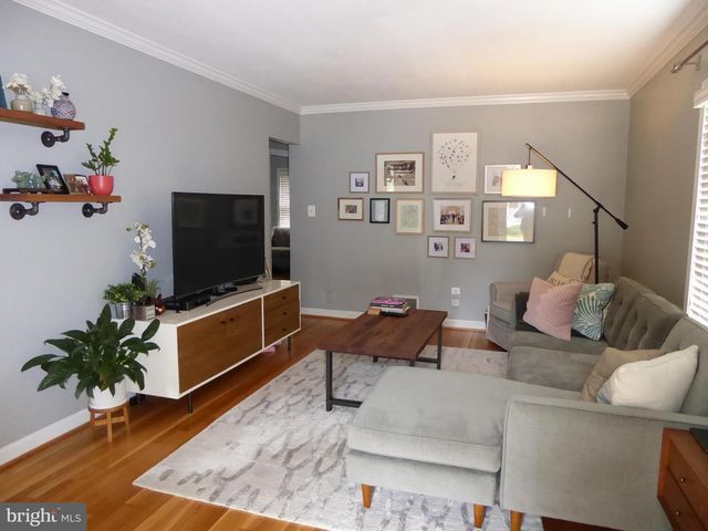 323 S ADAMS ST, Arlington, VA 22204