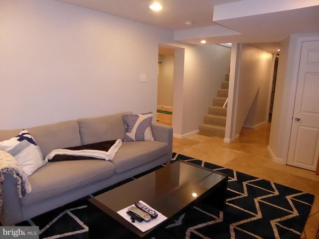 323 S ADAMS ST, Arlington, VA 22204