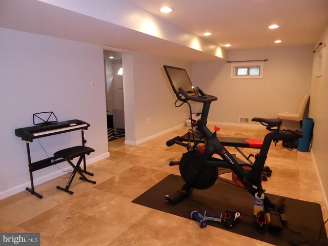 323 S ADAMS ST, Arlington, VA 22204