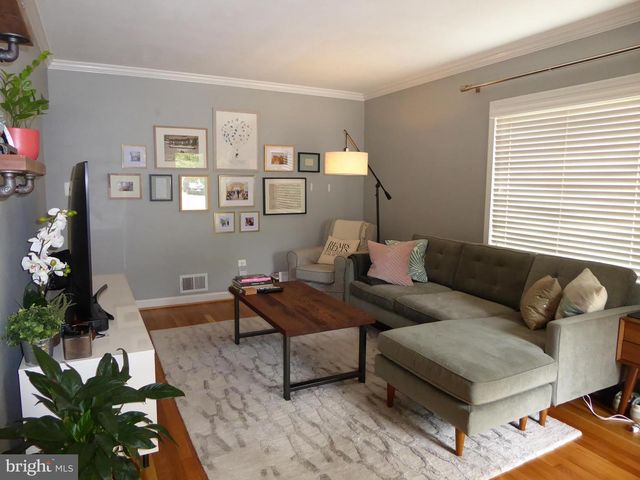323 S ADAMS ST, Arlington, VA 22204