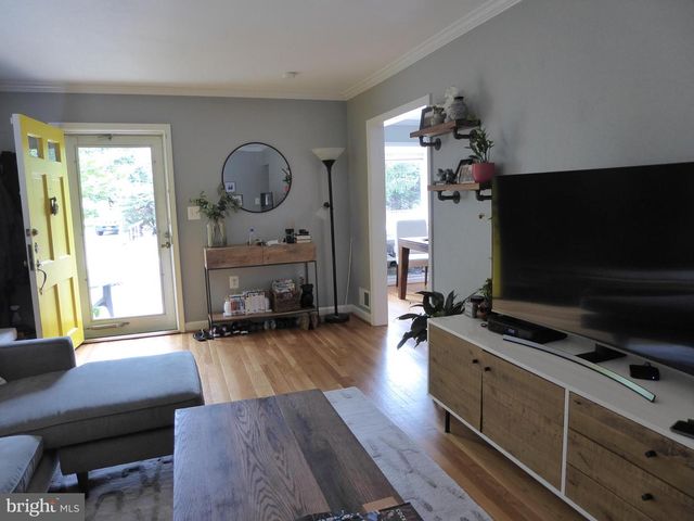 323 S ADAMS ST, Arlington, VA 22204
