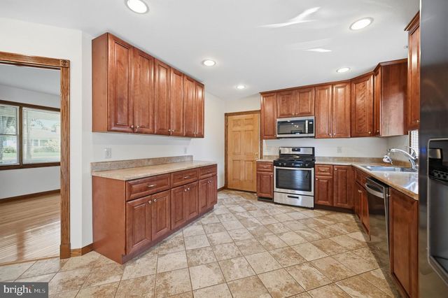 8905 TUDOR LN, Manassas, VA 20110