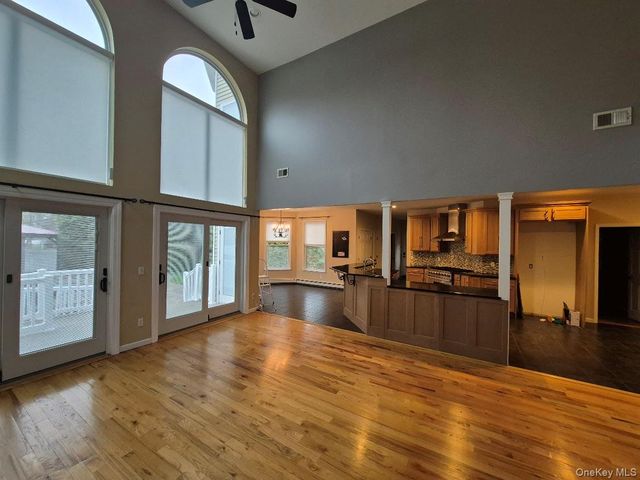 11 Ryan Court, Bohemia, NY 11716